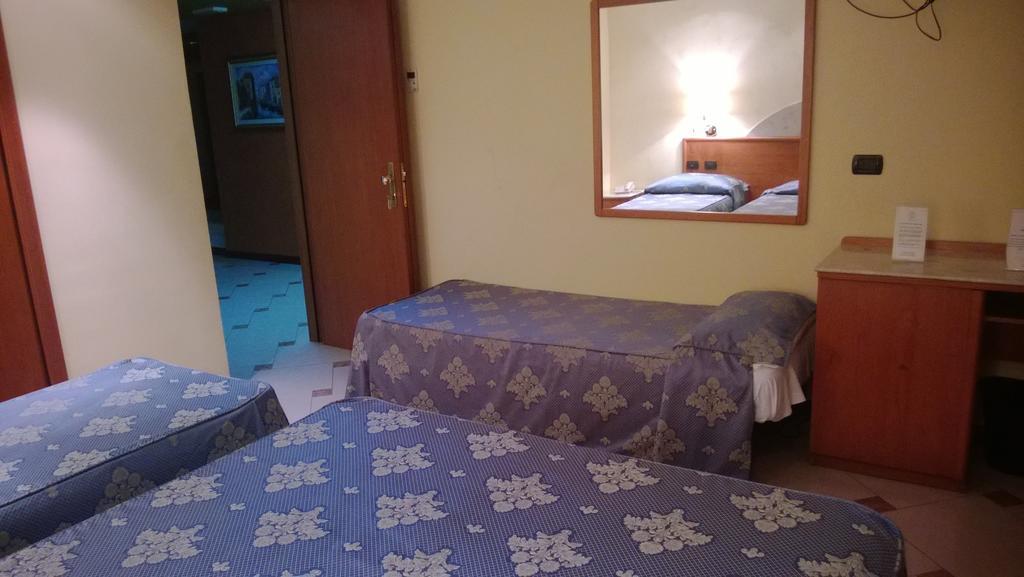 Hotel Gallo D'Oro 科里利亚诺·卡拉布罗 客房 照片